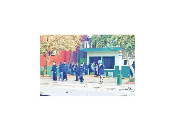 Manifestantes se enfrentan durante sesión en Villa Hayes