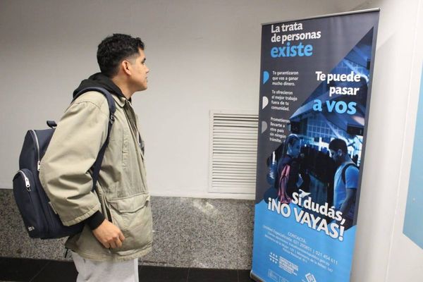 Instalan banners en el aeropuerto para concienciar sobre la trata de personas