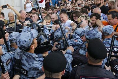 Cientos de detenidos en una manifestación de la oposición en Moscú