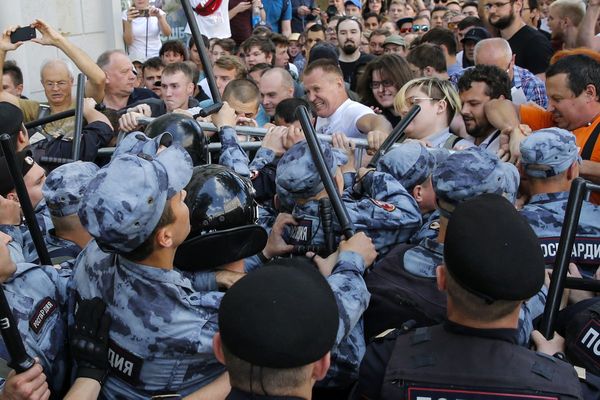 Cientos de detenidos en una manifestación de la oposición en Moscú