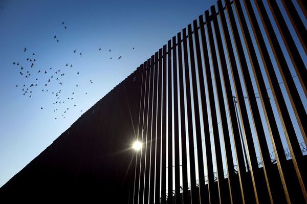 “Gran victoria” para Trump, autorizado a usar fondos militares para el muro  EEUU-México - Mundo - ABC Color