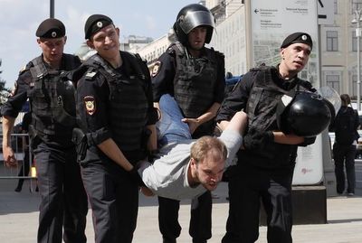 Cientos de detenidos en una manifestación de la oposición en Moscú - Mundo - ABC Color