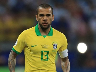 La particular propuesta de un club paraguayo a Dani Alves