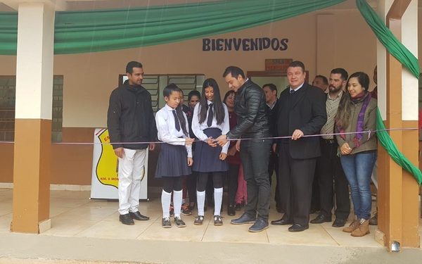 Inauguran obras en escuela de Ciudad del Este