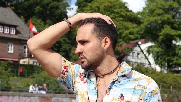 Alessandro Galas cantautor paraguayo presenta “Baila conmigo“ bajo el sello de Latin Hamburg Productions