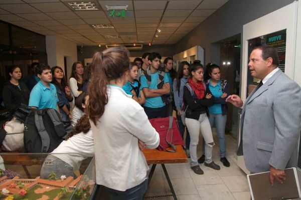 Estudiantes profundizan conocimientos sobre la historia de DD.HH en Paraguay