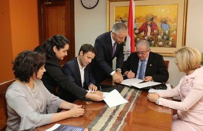 Corte firma acuerdo con empresa internacional