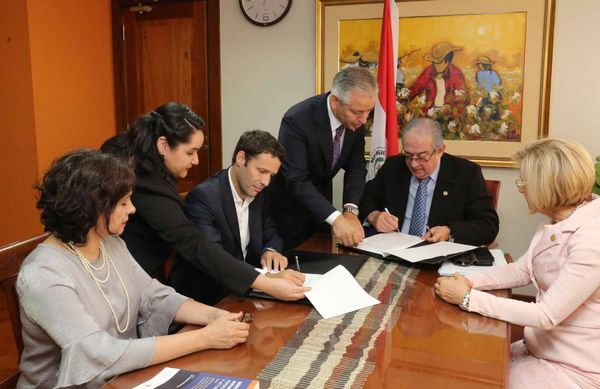 Corte firma acuerdo con empresa internacional