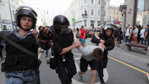 Más de 600 detenidos en una protesta opositora en Moscú - Radio 1000 AM