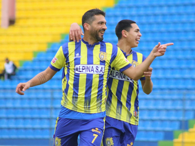 Deportivo Capiatá barrió con goles al Santaní en el Erico Galenao