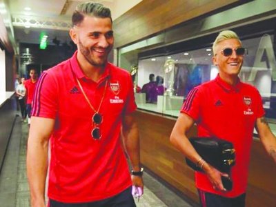 Los memes se burlaron de Mesut y su guardián