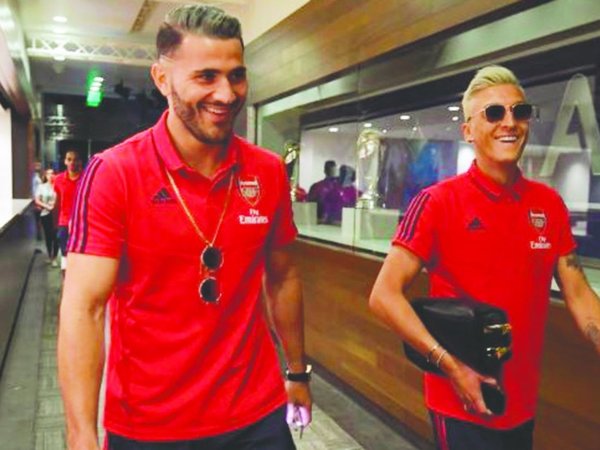 Los memes se burlaron de Mesut y su guardián