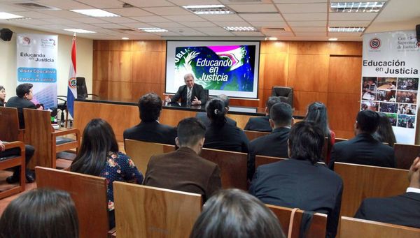 Estudiantes se informaron sobre la administración de justicia