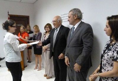 Entregan certificados a funcionarios de auditoría interna