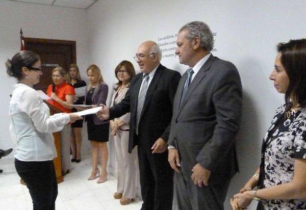 Entregan certificados a funcionarios de auditoría interna