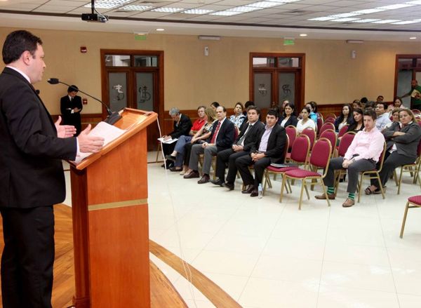 Concluyeron cursos de actualización en derecho penal