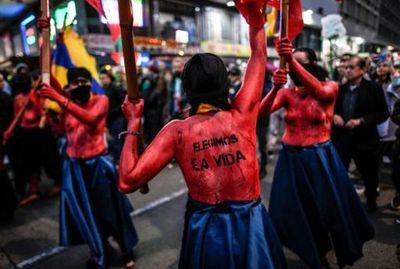 Miles de personas protestan en Colombia contra asesinatos