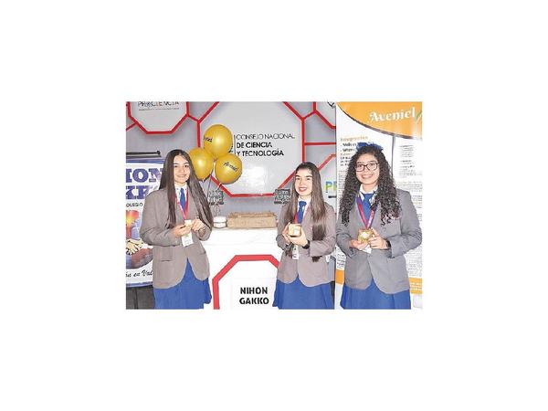 Proyecto científico de tres estudiantes a ferias mundiales