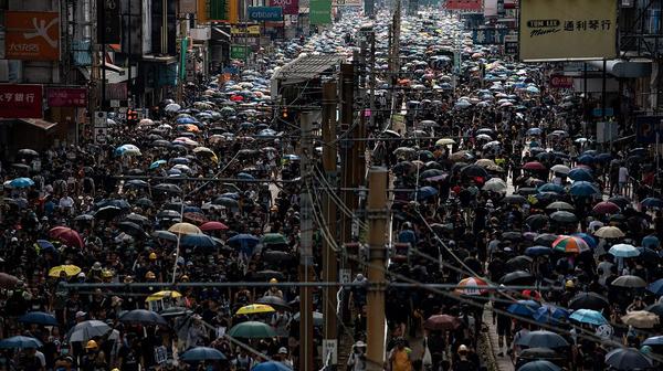 Miles de personas tomaron las calles de Hong Kong » Ñanduti