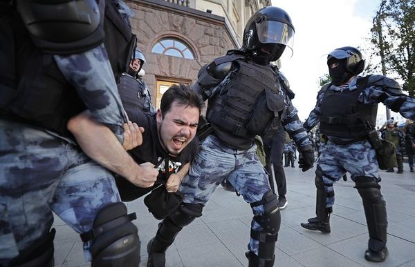Casi 1.400 detenidos en manifestación del sábado en Moscú - Mundo - ABC Color