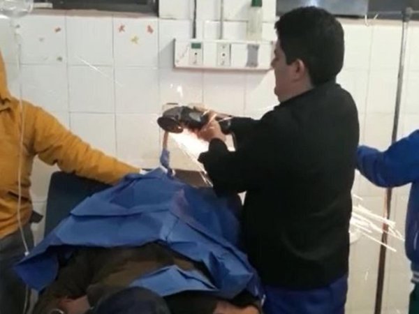 ¡Qué amigo!: Le clavó una varilla de hierro en la cabeza