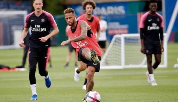 HOY / Neymar no volverá a jugar con el PSG hasta que empiece la temporada