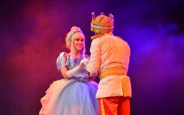 Última Función De Julio De La Cenicienta En El Teatro Latino