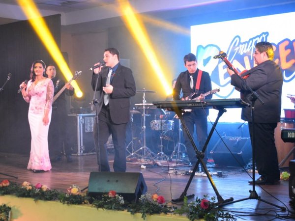Grupo Renacer celebró 25 años con emotivo concierto