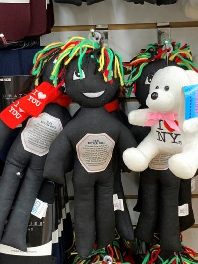 Escándalo en EE.UU. por unas muñecas negras diseñadas para ser golpeadas contra la pared - ADN Paraguayo