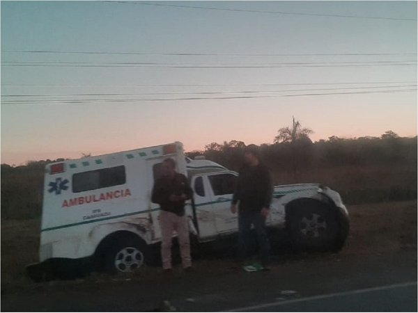 Vuelco de ambulancia deja una mujer fallecida en Cordillera