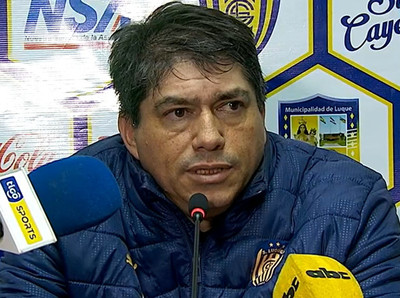 Roberto Torres aprecia el rendimiento de Luqueño