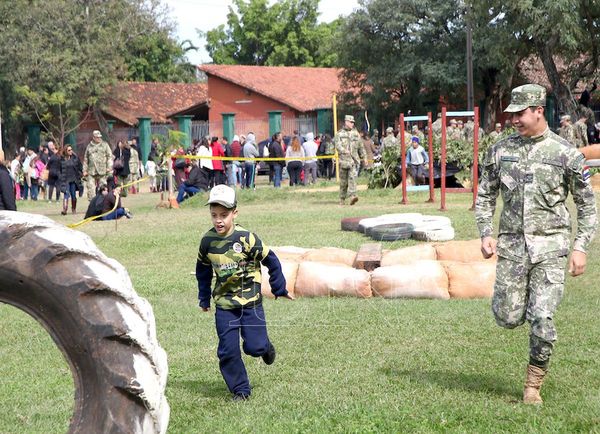 El Ejército abrió sus puertas y los niños fueron soldados por un día
