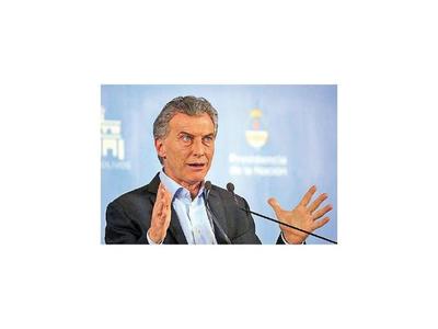 Macri sale en defensa de sus adeptos