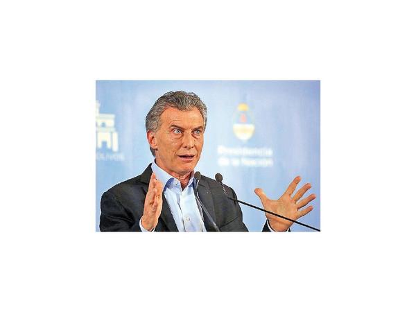 Macri sale en defensa de sus adeptos