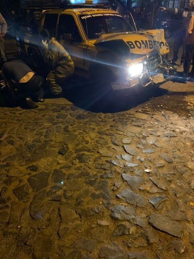 Bomberos de Ypacaraí sufren accidente - Nacionales - ABC Color