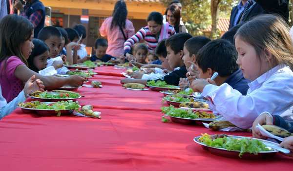 Comuna persiste con involucramiento de productores para el almuerzo escolar
