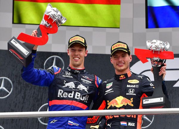 Verstappen gana una carrera loca, Hamilton noveno