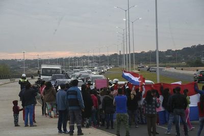 Bañandenses cierran tramo de la Costanera de forma intermitente - Nacionales - ABC Color