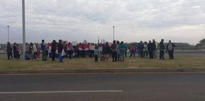 HOY / Bañadenses cierran la Costanera en reclamo de viviendas