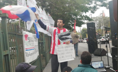 HOY / Protesta frente a la ANDE: exigen que nuevo titular sea rajado