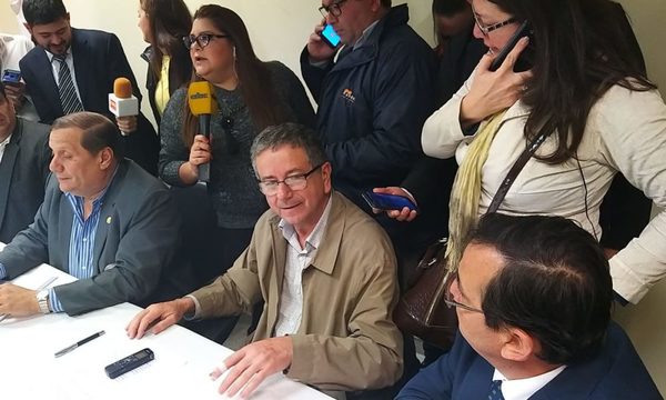 Destituciones o juicio político: Liberales emplazan por 24 horas a Mario Abdo