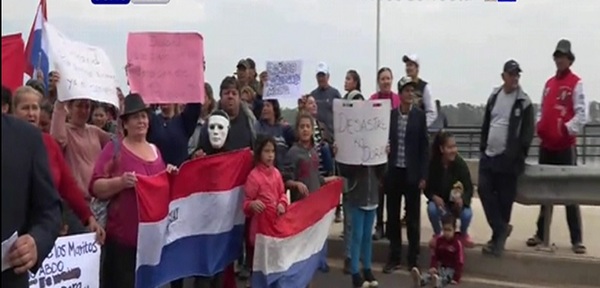 Cierran la Costanera y piden viviendas sociales | Noticias Paraguay