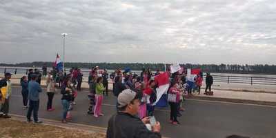 Pobladores del Bañado Norte cerraron un tramo de la Costanera » Ñanduti