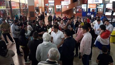 Intendente encabeza incidentes en terminal de Ciudad del Este - Nacionales - ABC Color