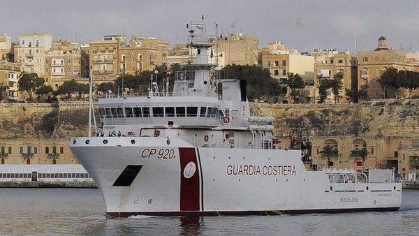 Autorizan desembarco de los menores migrantes bloqueados en buque italiano