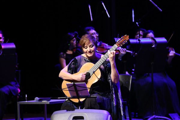 Berta Rojas, primera mujer en ser galardonada con la "guitarra de Plata”