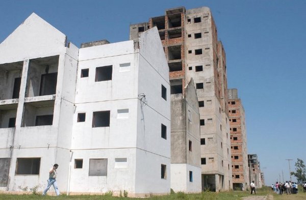 Continuarán con la construcción de viviendas en complejo de Roque Alonso » Ñanduti