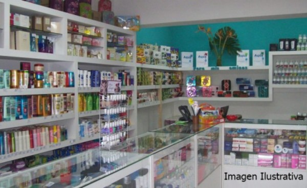 Travestis simulan ser clientes y hurtan cosméticos de farmacia