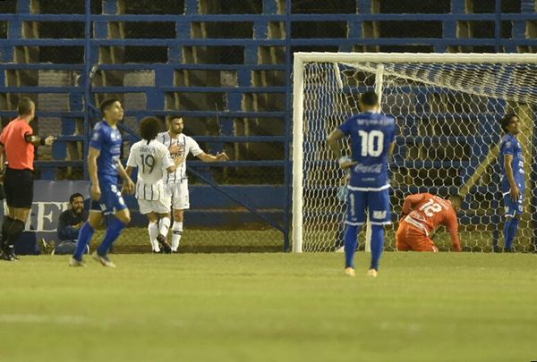 Libertad también es líder - Fútbol - ABC Color