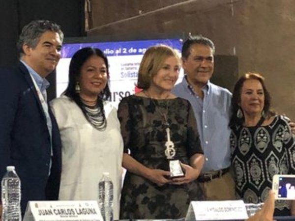 Berta Rojas recibe el premio "La Guitarra de Plata" en México » Ñanduti